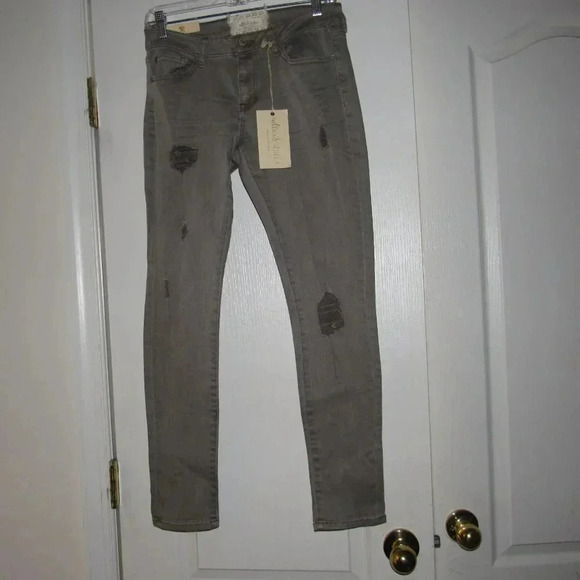 NWT ALTAR’D STATE Gray Skinny Distressed Jeans Size 25/1 - Picture 1 of 5